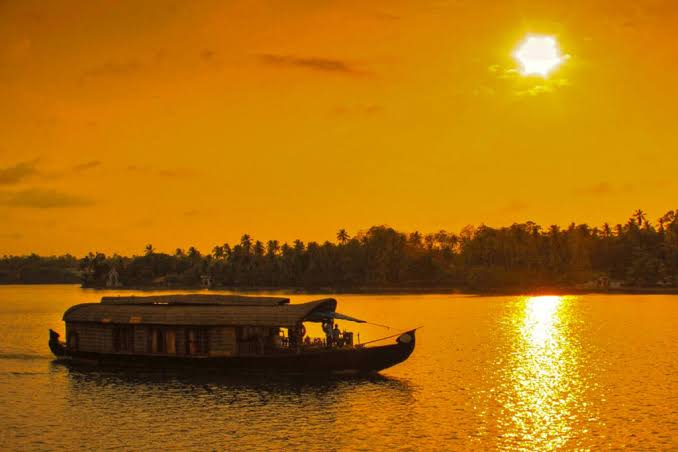 Vembanad Lake Vast Backwater Expanse